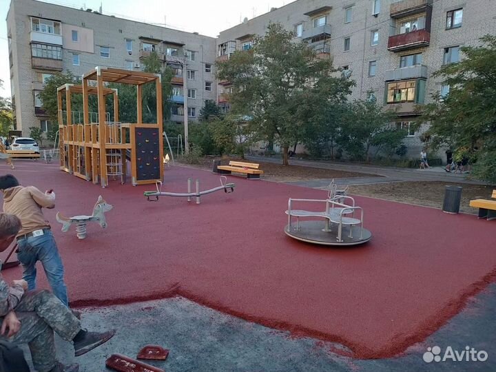 Бесшовное резиновое покрытие для спортивных площадок