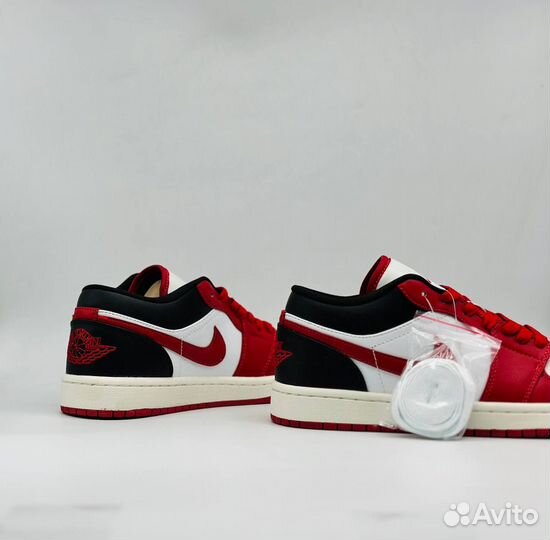 Nike Air Jordan 1 Low Reverse Black Toe