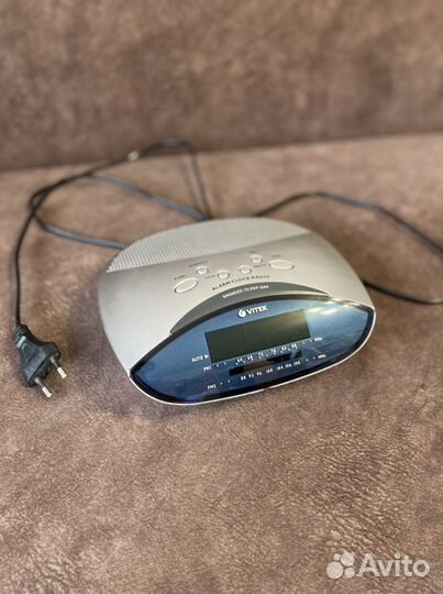 Электронные часы, будильник, радио