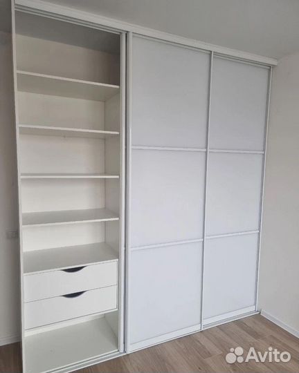 Шкаф купе белый встроенный