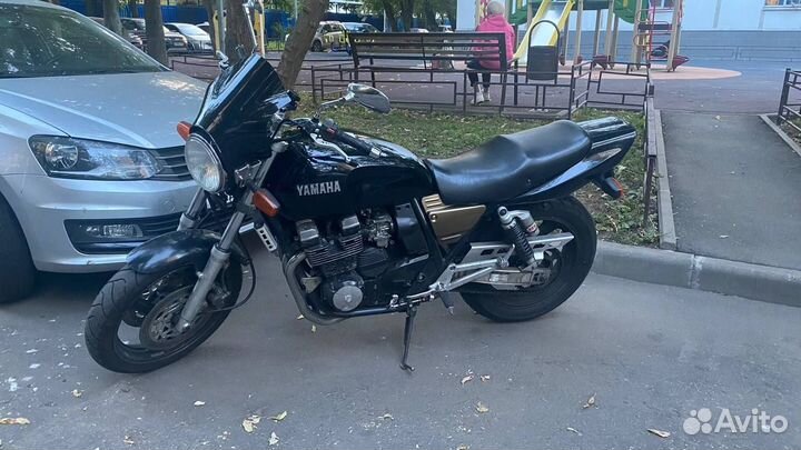 Yamaha XJR400
