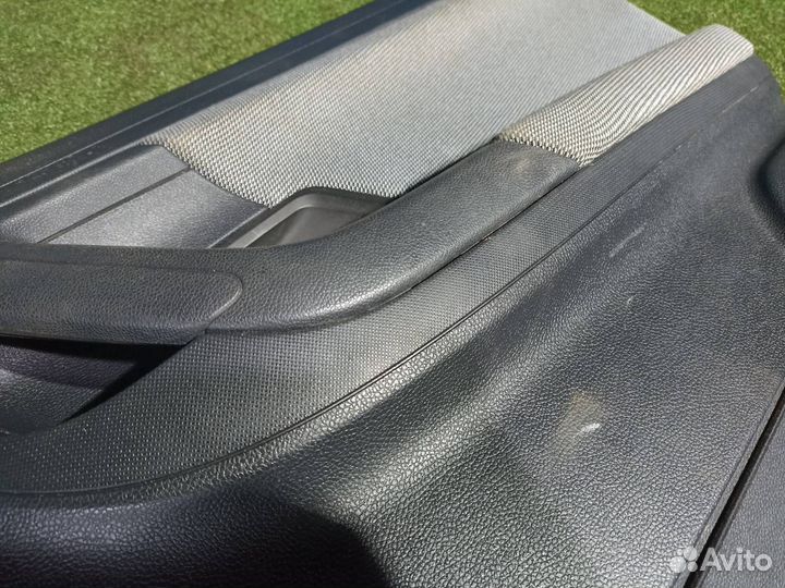 Обшивка двери передняя правая Skoda Fabia 2