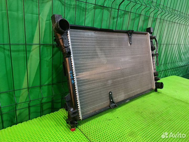 Радиатор охлаждения Mercedes-Benz C W203