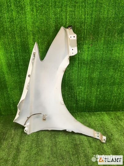 Крыло переднее левое toyota IST
