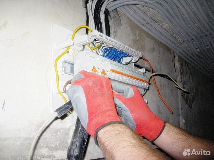 Услуги электрика Замена розеток Установка люстр