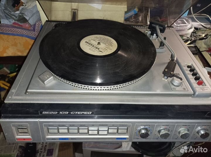 Проигрыватель винила Вега 109
