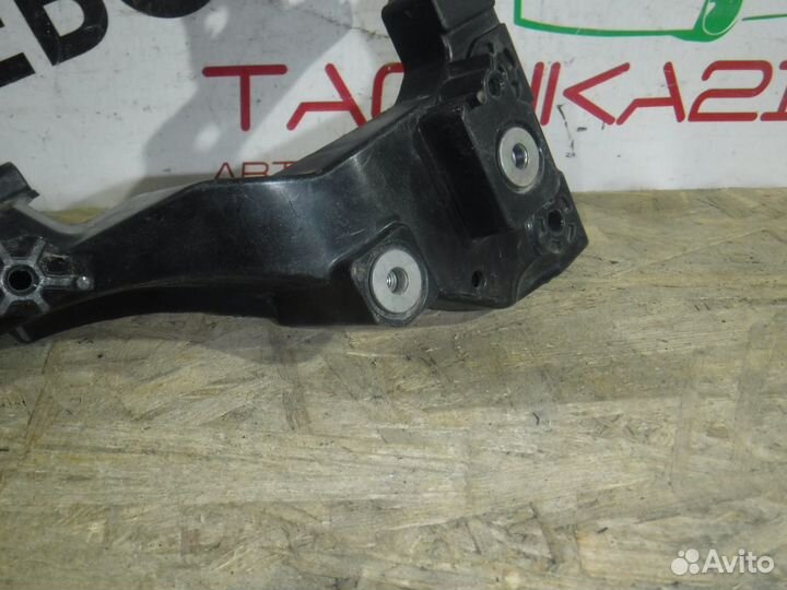 Кронштейн крепления правой фары Kia Ceed 2012-2018