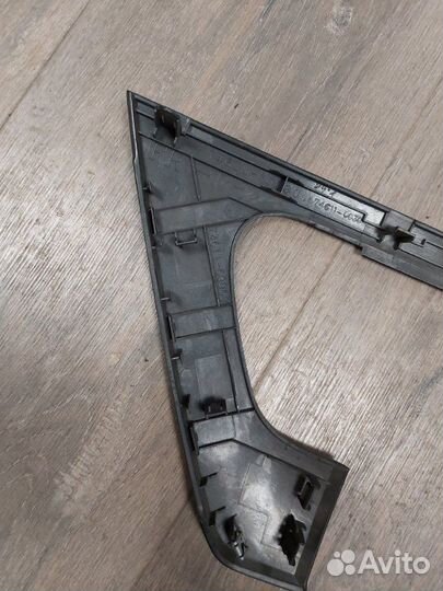 Накладка двери передняя левая Toyota Land Cruiser