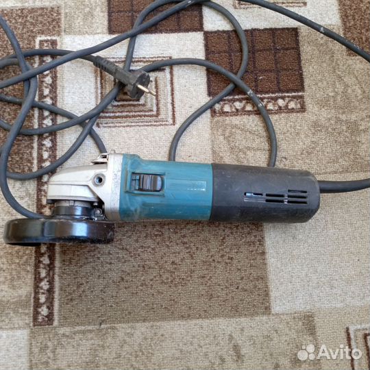 Болгарка Макита