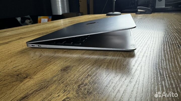 Macbook air 13 2020 8/256