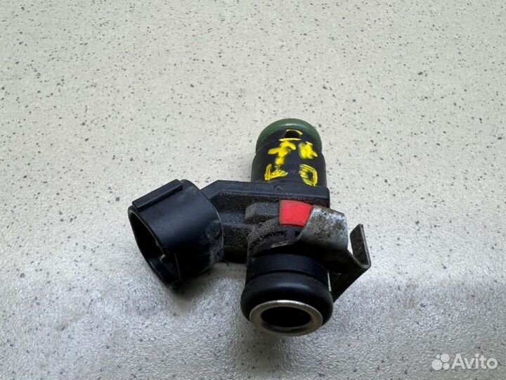 Форсунка инжекторная электрическая Skoda Fabia