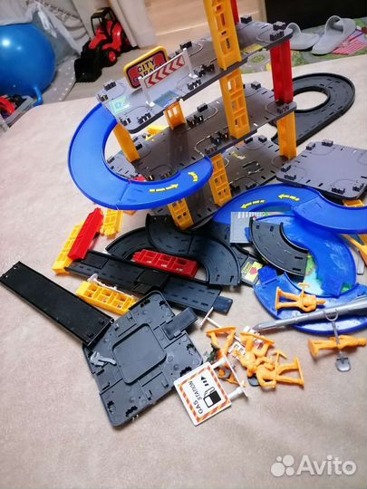 Детская парковка для машинок