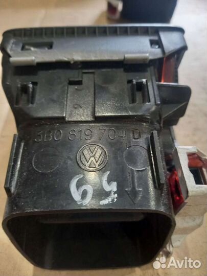 Дефлектор воздуха в торпеду Пассат Б5 3B0819704D