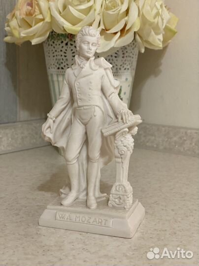 Моцарт, фигурки сувениры из Европы