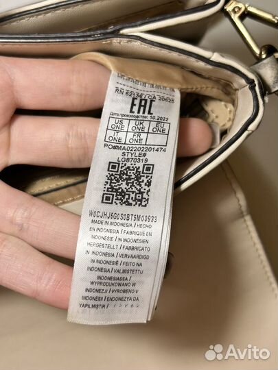 Сумку guess, беж, через плечо, с пыльником, биркой