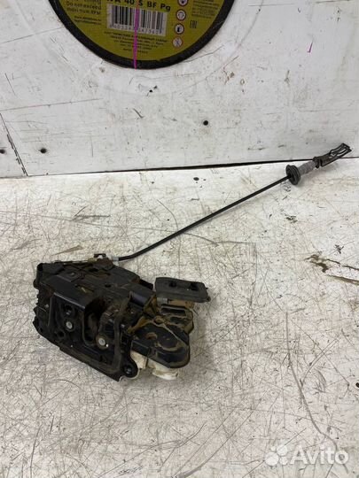 Замок двери Передней правой Volkswagen Polo 5