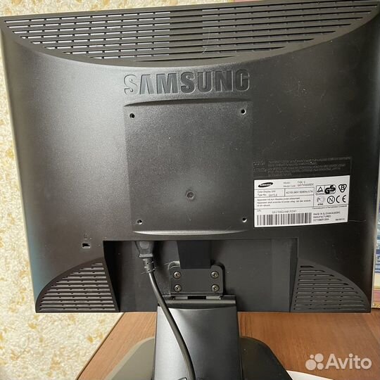 Монитор Samsung SuncMaster 710v