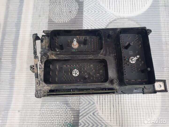 Блок предохранителей подкапотный opel astra h