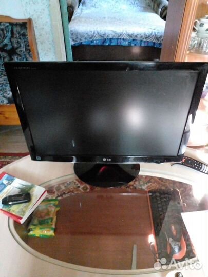 Монитор-телевизор LG 22 дюйма
