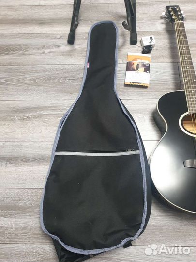 Акустическая гитара