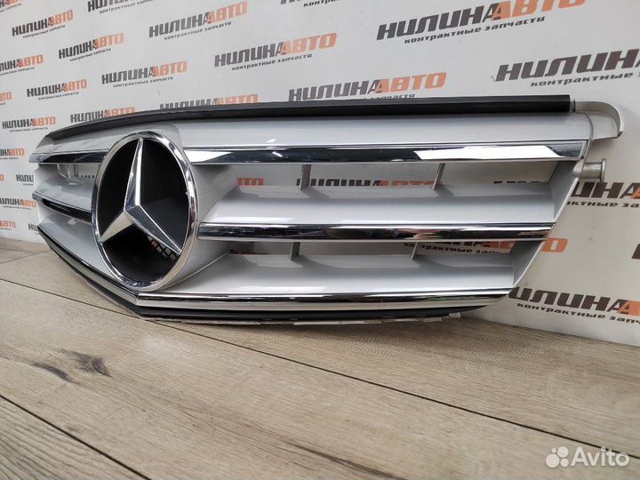 Решетка радиатора Mercedes W204 универсал 1.8