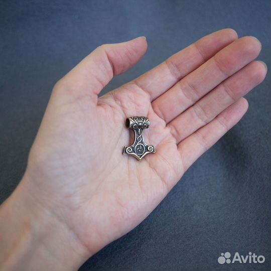 Маленький кулон Молот Тора в латуни. Скандинавский