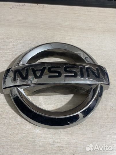 Эмблема передняя ниссан навара патфайндер r51