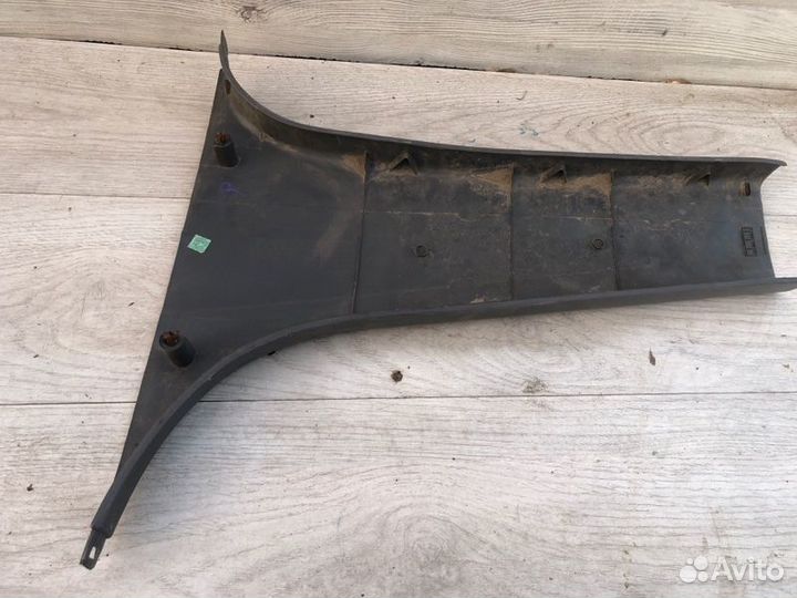 Накладка на стойку кузова правая Kia Spectra седан