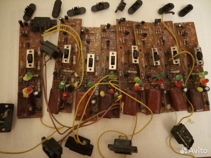 Реле, конденсаторы, водяной насос, термодатчик