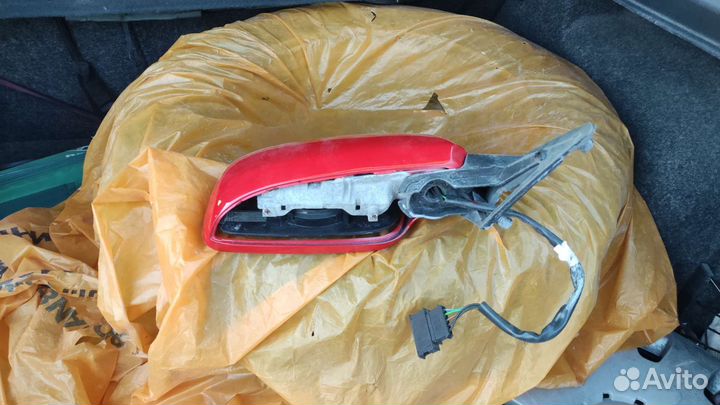 Правое зеркало skoda Octavia