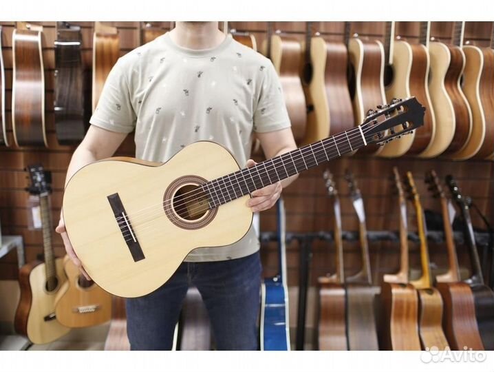 Martinez MC-18S-JUN Классическая гитара 3/4 с чехл