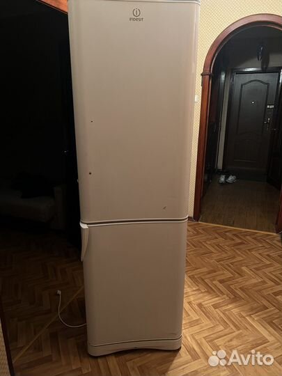 Холодильник indesit