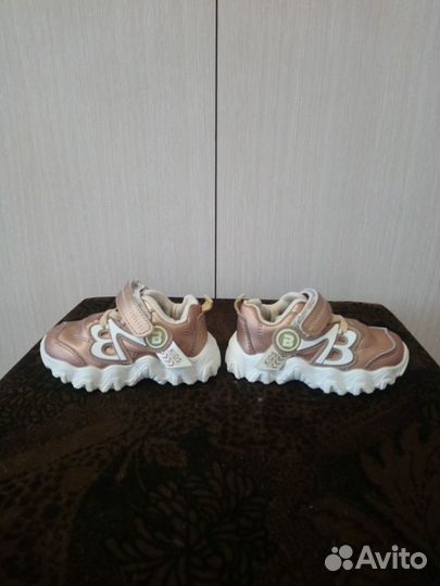 Кроссовки для девочки