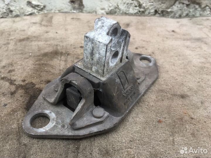 Опора двигателя правая Volvo XC70 I 2000-2007г