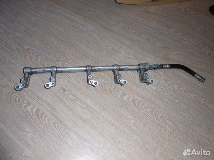 Топливная рампа VW T5 AXD 2003-2009