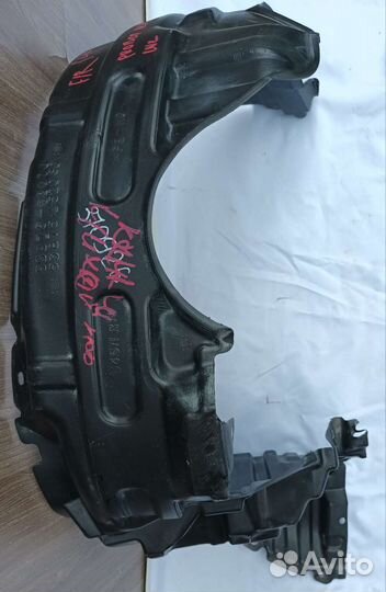 Подкрылок передний