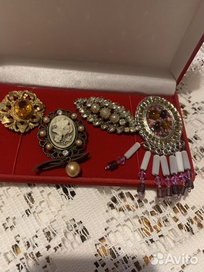 Броши разные