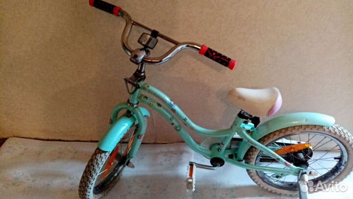 Детский велосипед с боковыми колесиками
