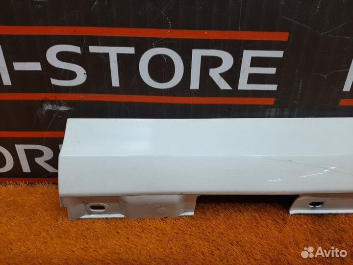 Накладка на порог левая Mercedes-Benz C-Class W204