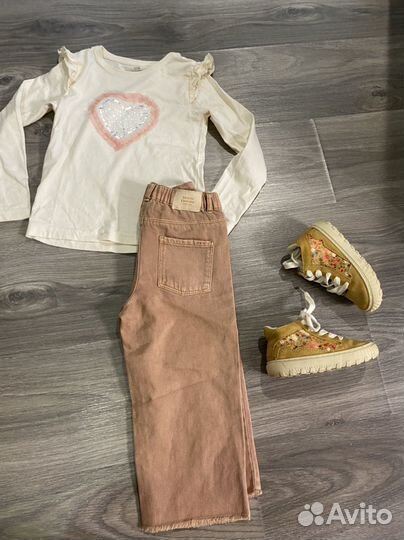 Джинсы и кроссовки Zara