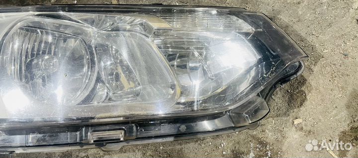 Фара Mitsubishi Outlander 2014