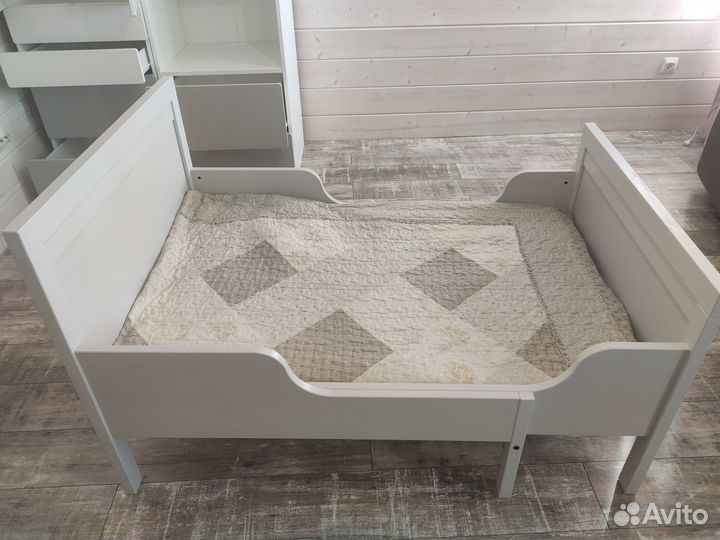 Кровать, шкаф, тумба IKEA