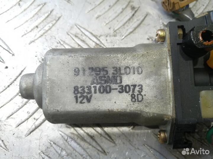 Моторчик люка Nissan Maxima, Cefiro A33