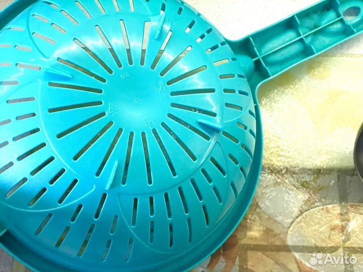 Набор столовых приборов дуршлаг доска терка