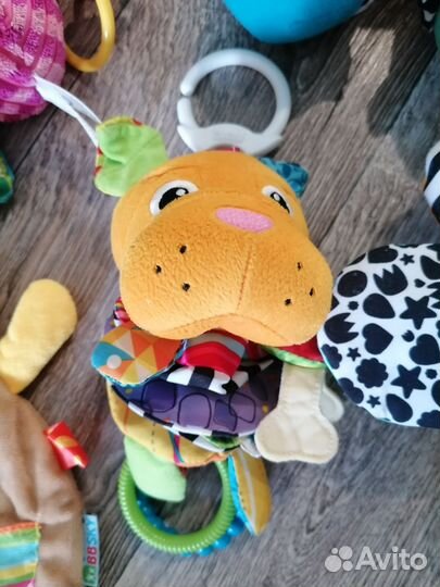 Развивающие игрушки Lamaze пакетом
