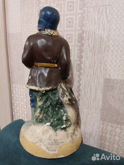 Статуэтка гипсовая СССР, Охотник с собакой. Редкая
