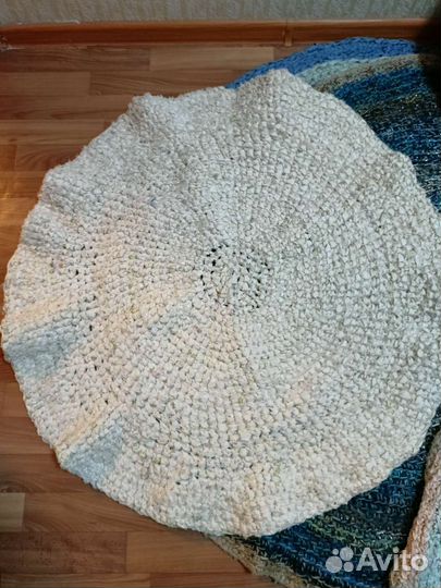 Коврик из лоскутков ткани ручной работы