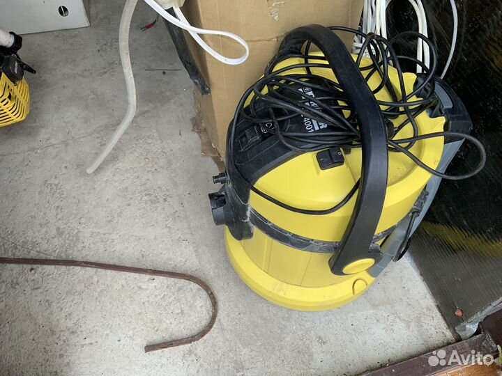 Моющий пылесос karcherSE4001