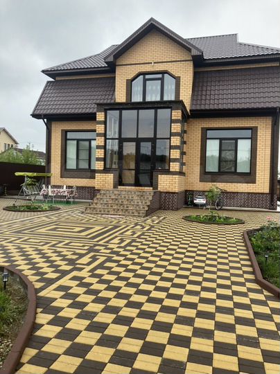 Коттедж 340 м² на участке 10 сот.