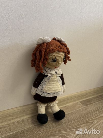 Эвязаная игрушка девочка первоклассница/выпускница